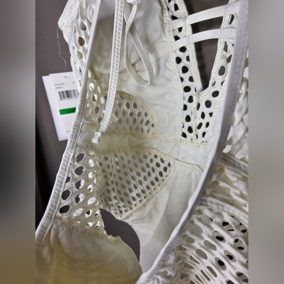 Becca Castaway Plunge One Piece Swimsuit In White - Picture 14 of 16